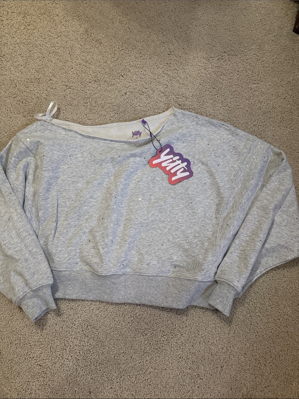YITTY Light Gray Off-Shoulder Cropped Sweatshirt